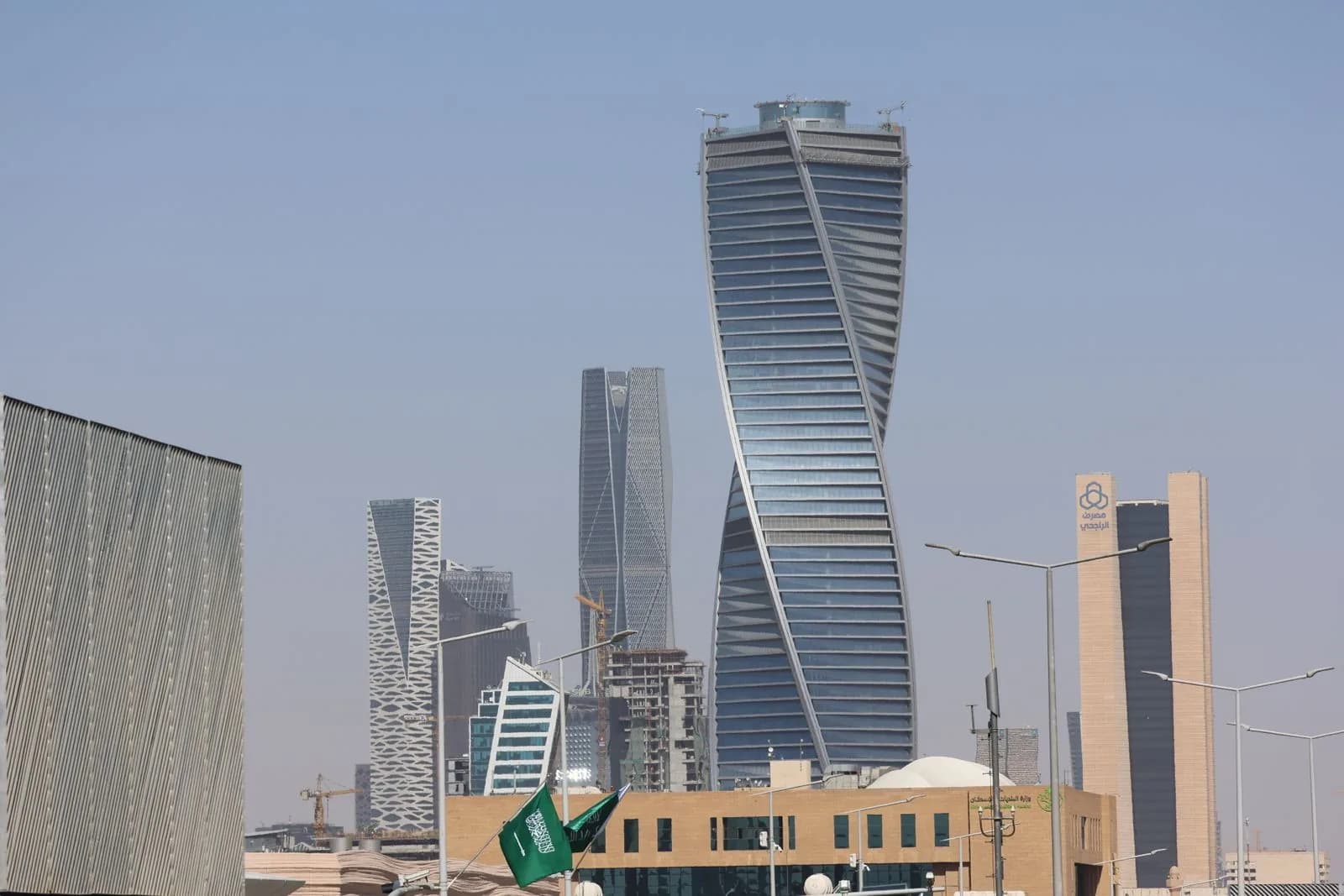 التحول الرقمي في ضوء رؤية المملكة 2030: كيف تستعد الشركات؟