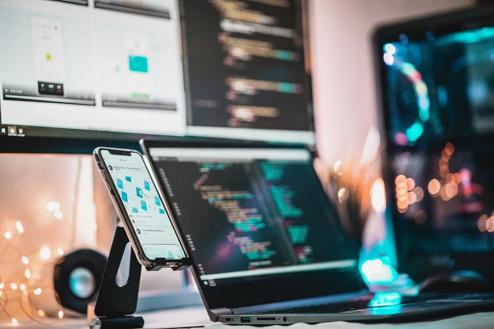 كم تكلفة تطوير تطبيق جوال في السعودية؟ الأرقام والعوامل والمراحل