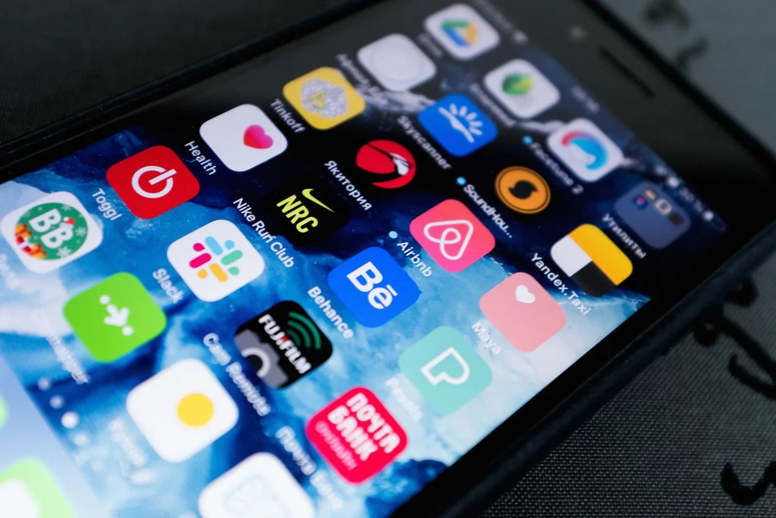 ذكاء أبل على الجهاز لتطبيقاتك: ماذا تعني تحديثات Foundation Models في WWDC 2026 لأعمالك؟